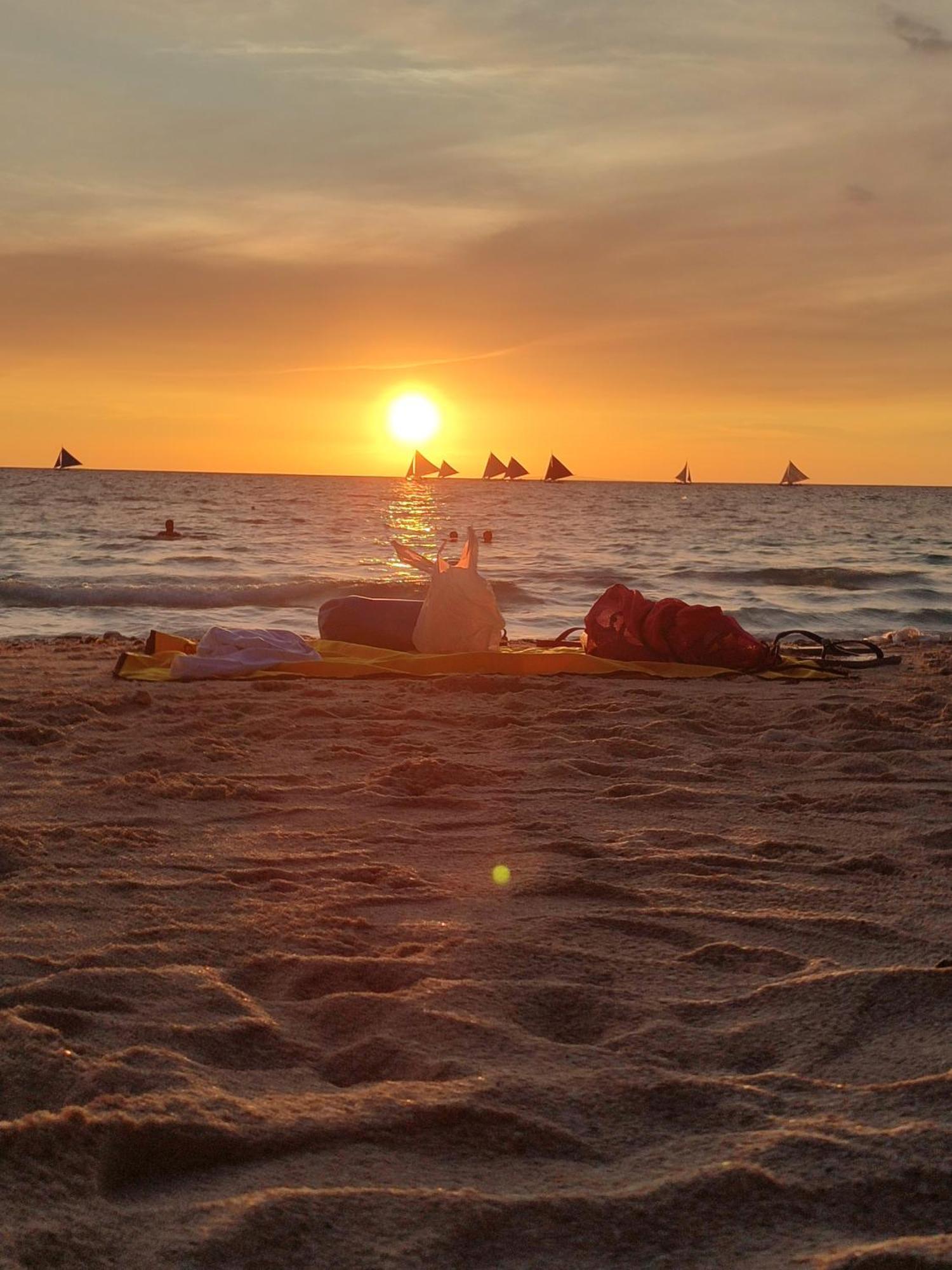 Castle Rock Boracay Aparthotel Yapak Bagian luar foto
