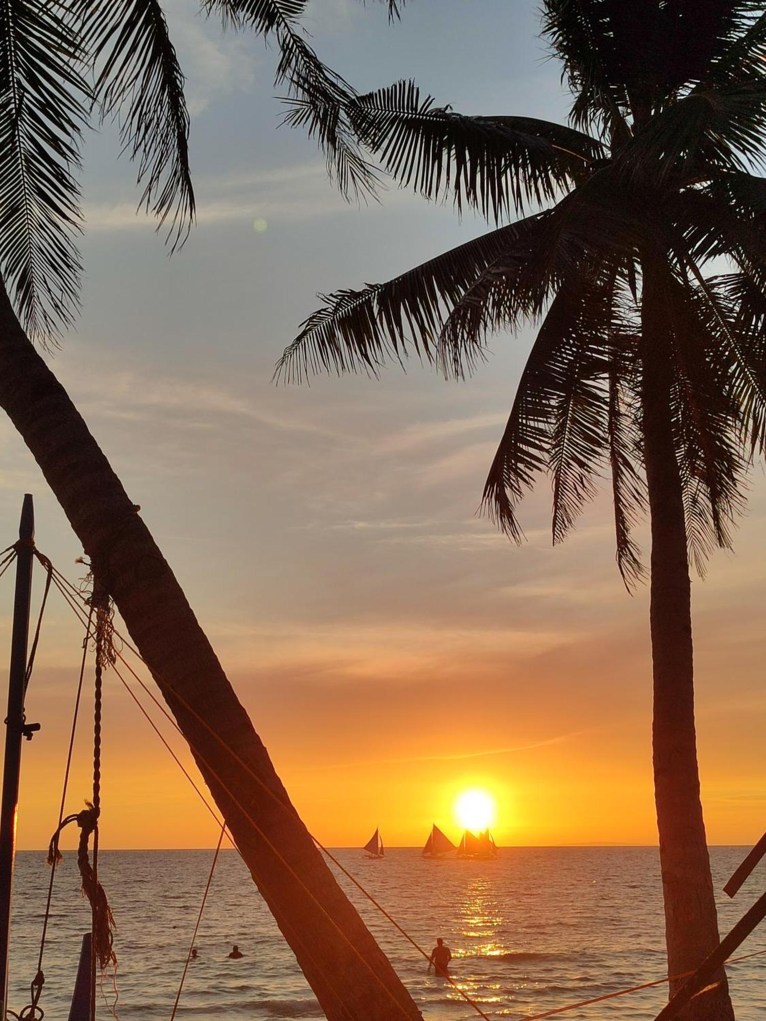 Castle Rock Boracay Aparthotel Yapak Bagian luar foto