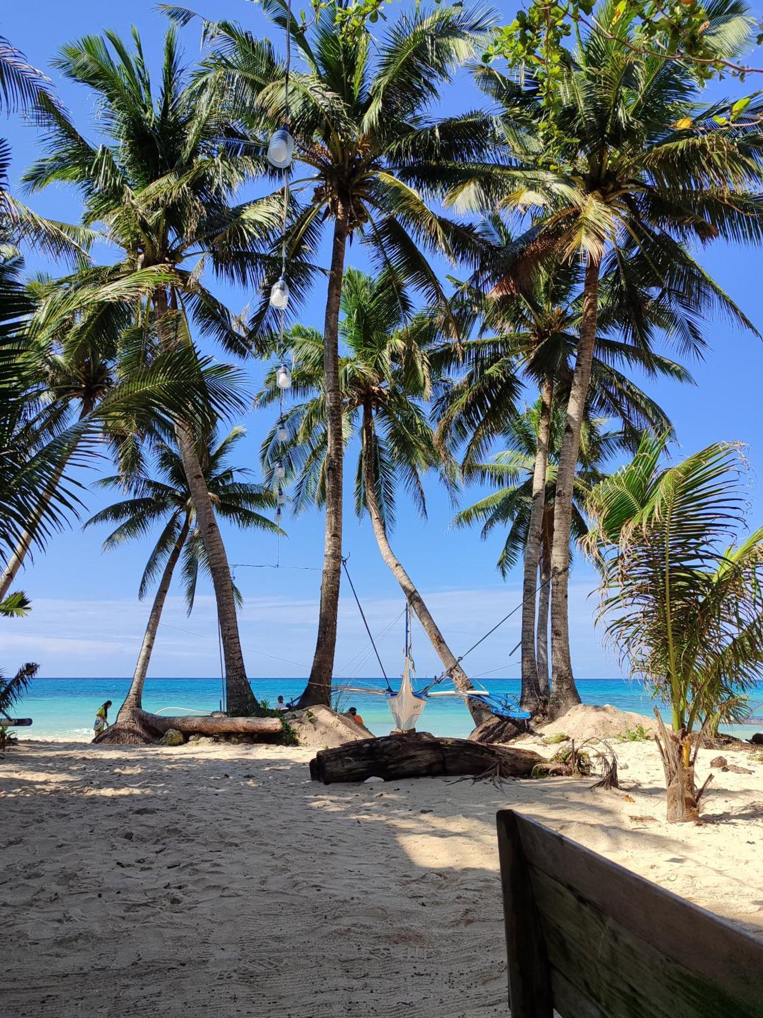 Castle Rock Boracay Aparthotel Yapak Bagian luar foto