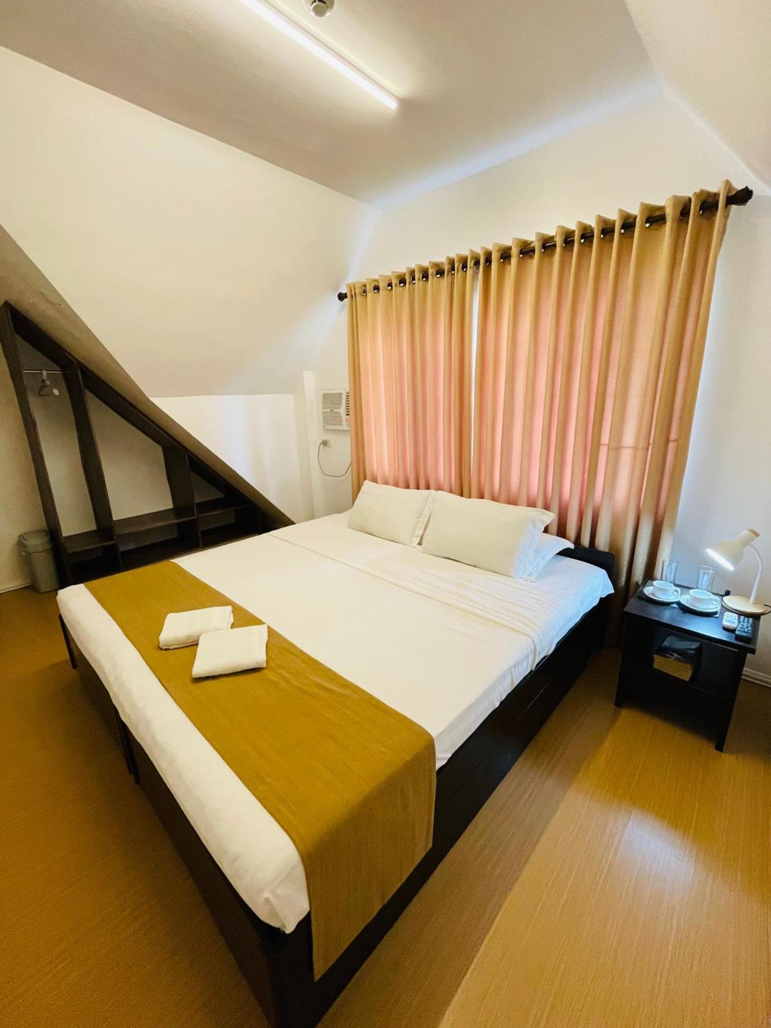 Castle Rock Boracay Aparthotel Yapak Bagian luar foto